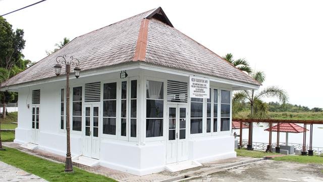 13. Culture-Soekarno landing museum