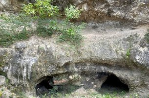 Figure 5. Botubarani Limestone. Inside the Botubarani limestone cave are the bones of pirates. Near the Botubarani site there is a whale shark tourism (Photo: PHP2D/P3D Teknik Geologi UGM 2020).