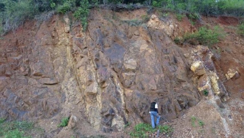 8. Geosite-Bilato Andesite Intrusion